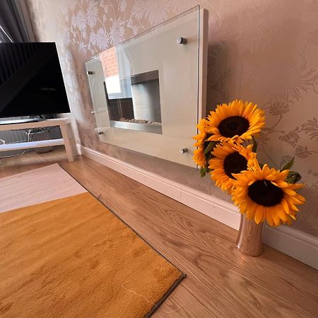 Contractors Or Family House - M1 Nottingham - Ikea Retail Park - Catkin Drive - 2 Bed Home With Driveway, Private Garden, Sleeps 4 - Tv'S In All Rooms Giltbrook Ngoại thất bức ảnh