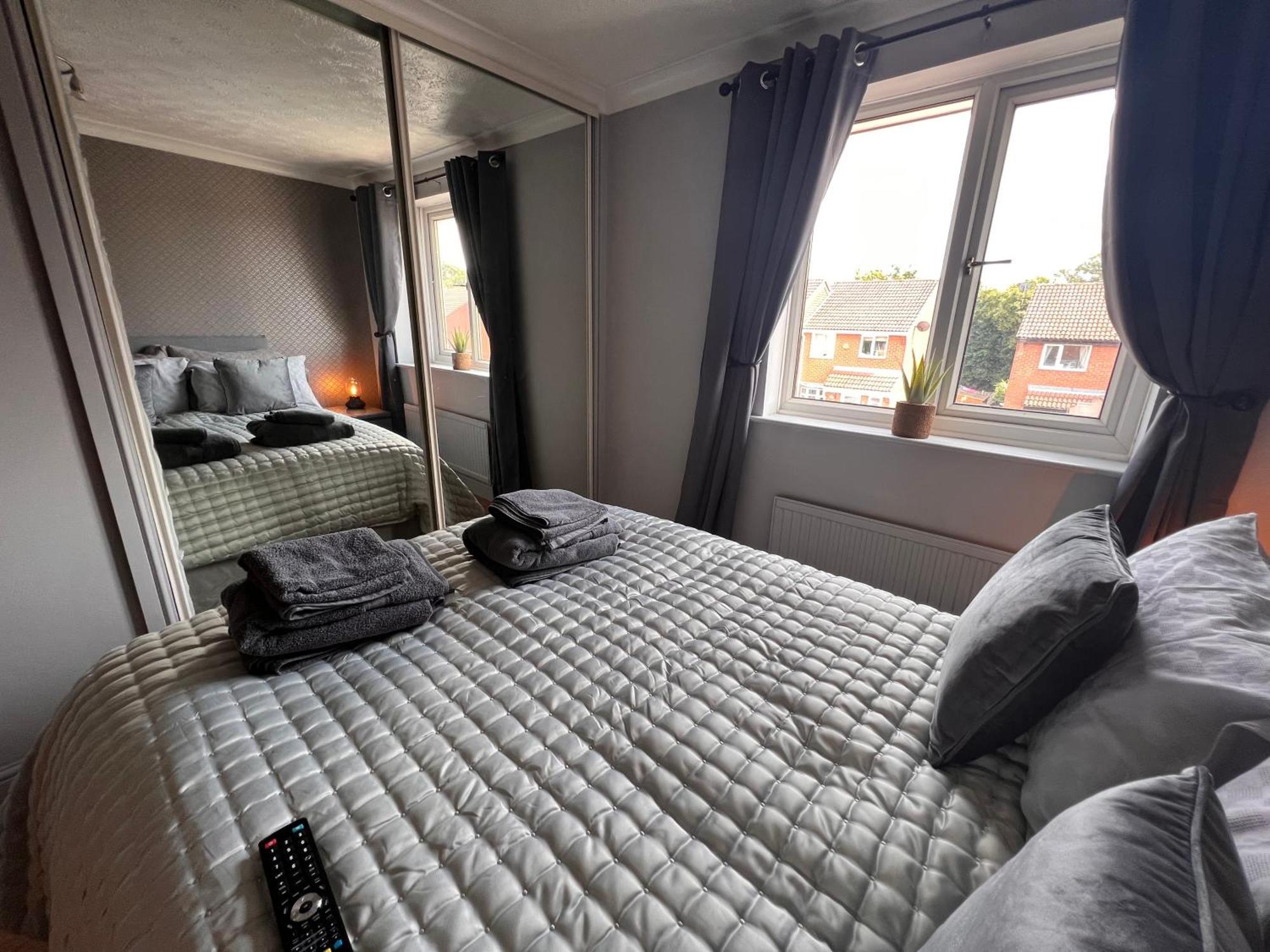 Contractors Or Family House - M1 Nottingham - Ikea Retail Park - Catkin Drive - 2 Bed Home With Driveway, Private Garden, Sleeps 4 - Tv'S In All Rooms Giltbrook Ngoại thất bức ảnh