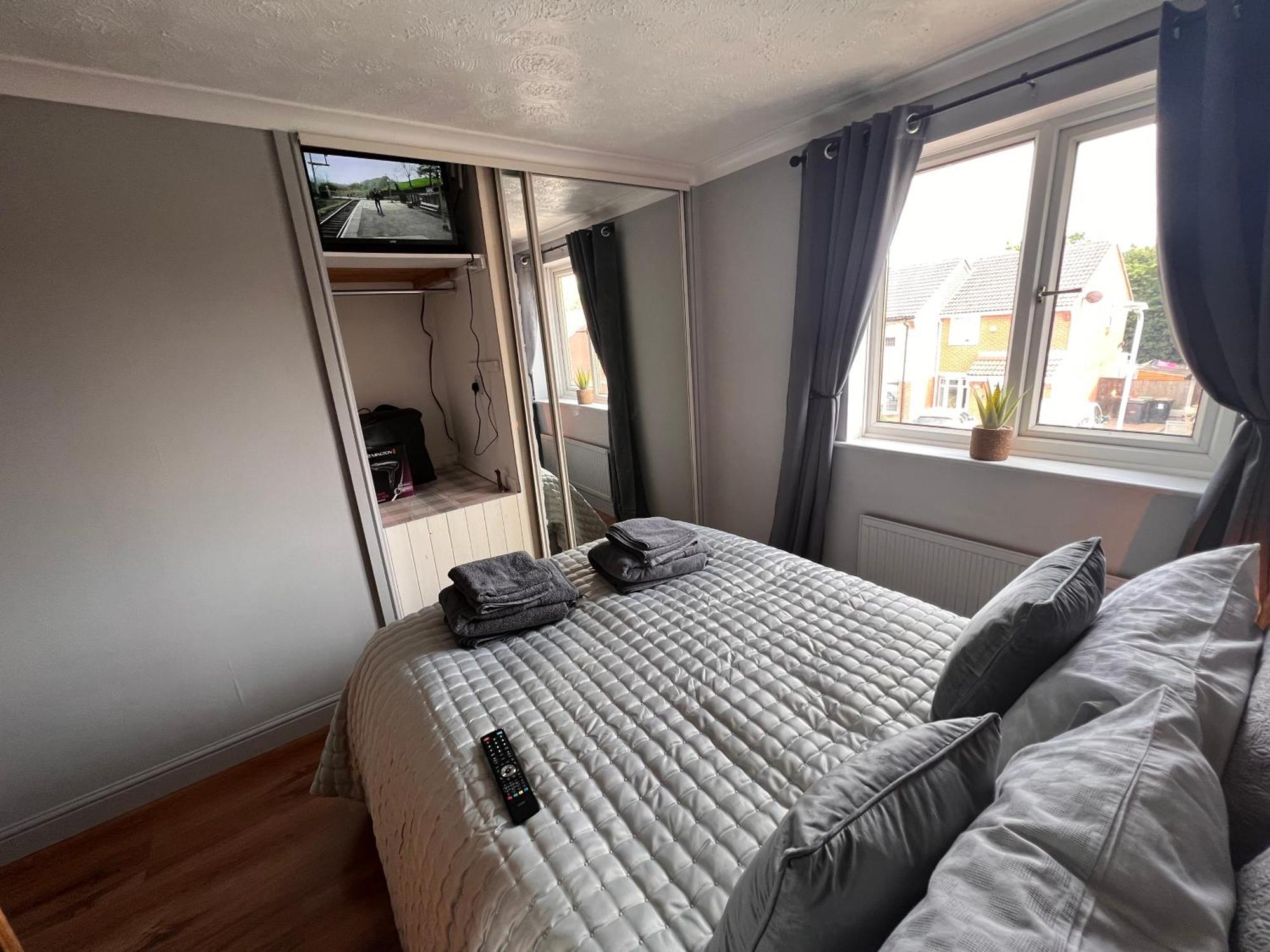 Contractors Or Family House - M1 Nottingham - Ikea Retail Park - Catkin Drive - 2 Bed Home With Driveway, Private Garden, Sleeps 4 - Tv'S In All Rooms Giltbrook Ngoại thất bức ảnh