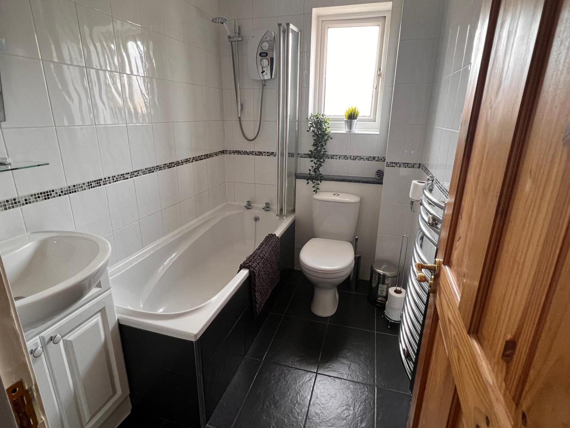 Contractors Or Family House - M1 Nottingham - Ikea Retail Park - Catkin Drive - 2 Bed Home With Driveway, Private Garden, Sleeps 4 - Tv'S In All Rooms Giltbrook Ngoại thất bức ảnh