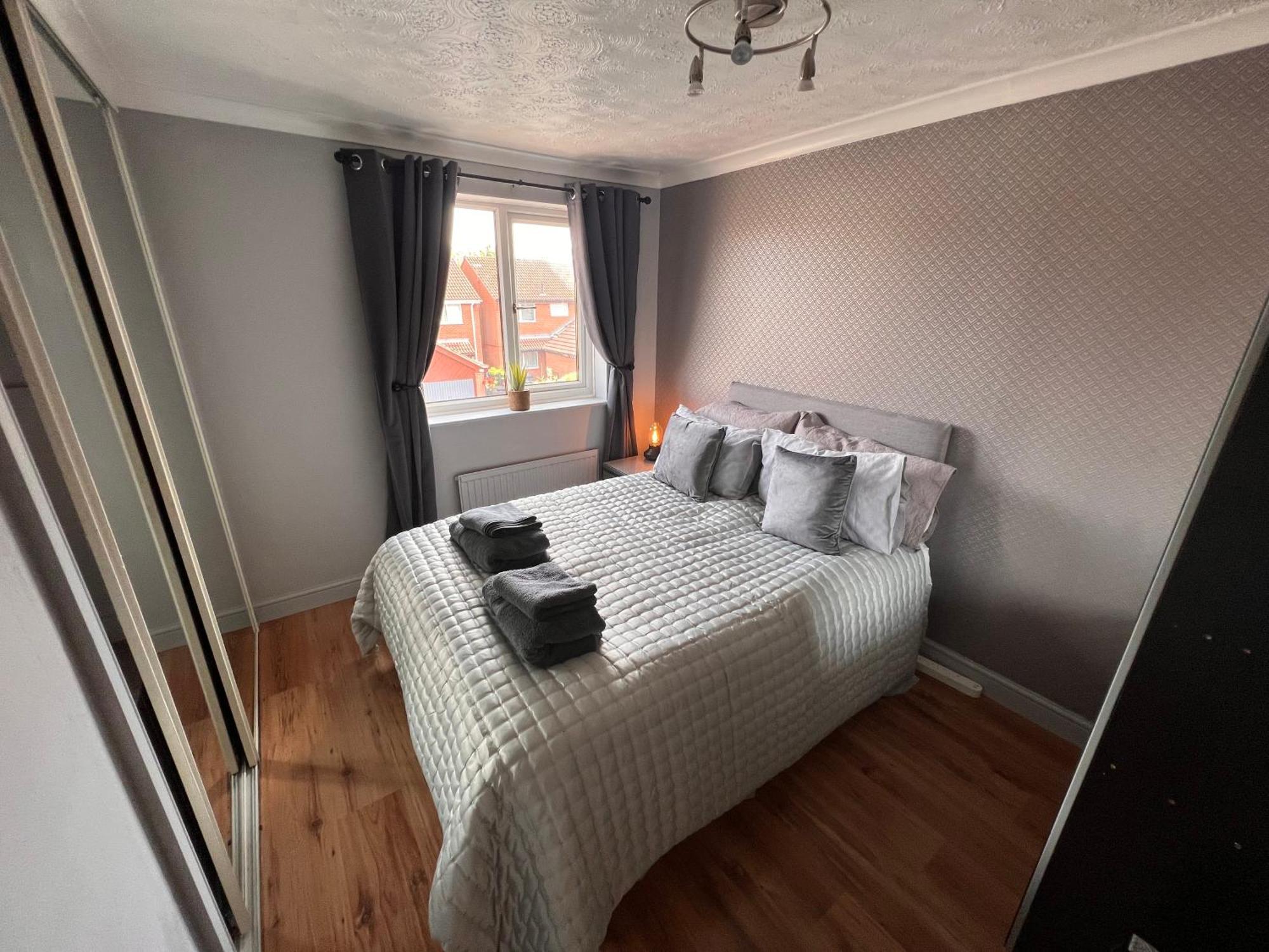 Contractors Or Family House - M1 Nottingham - Ikea Retail Park - Catkin Drive - 2 Bed Home With Driveway, Private Garden, Sleeps 4 - Tv'S In All Rooms Giltbrook Ngoại thất bức ảnh