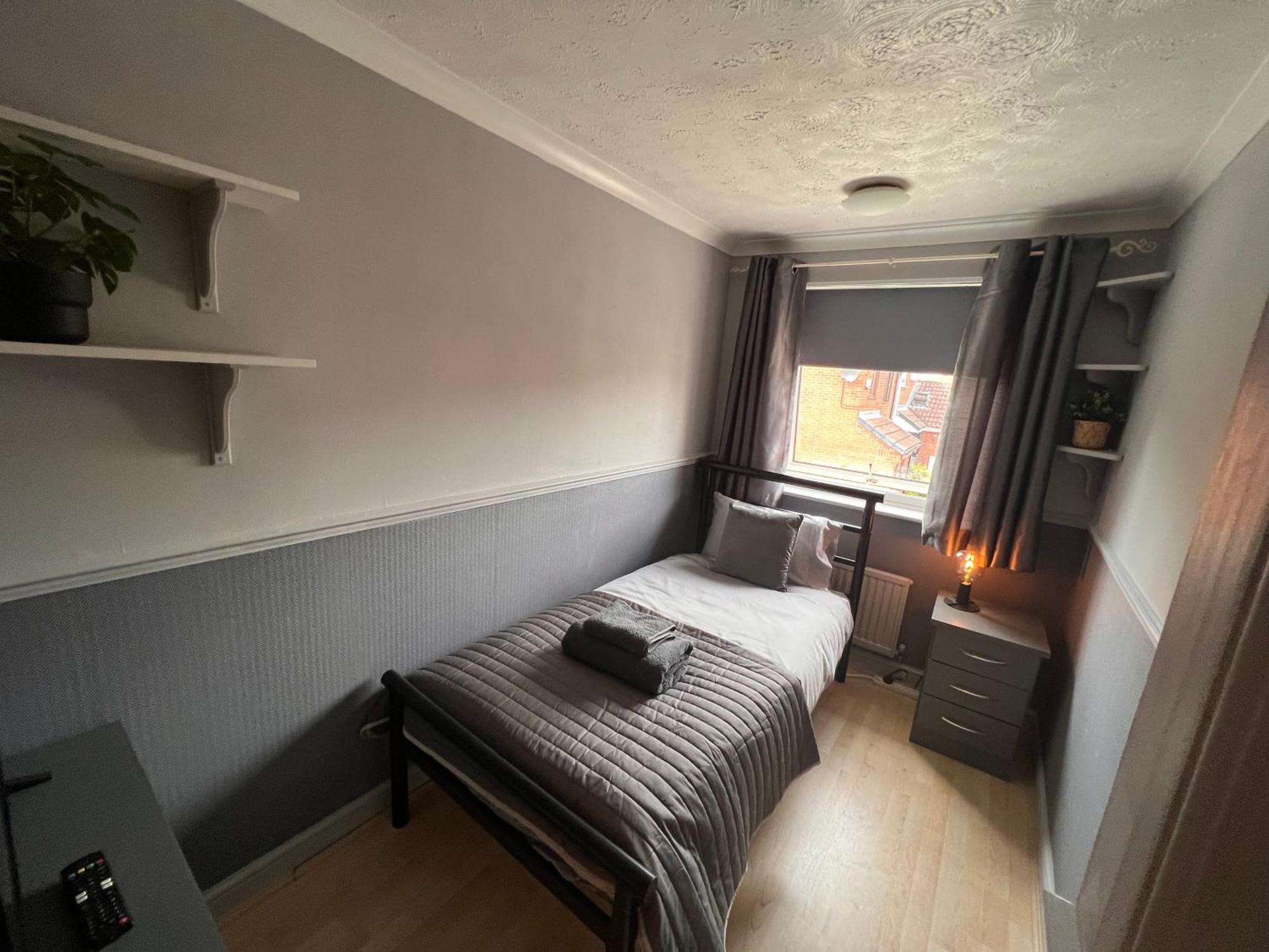 Contractors Or Family House - M1 Nottingham - Ikea Retail Park - Catkin Drive - 2 Bed Home With Driveway, Private Garden, Sleeps 4 - Tv'S In All Rooms Giltbrook Ngoại thất bức ảnh
