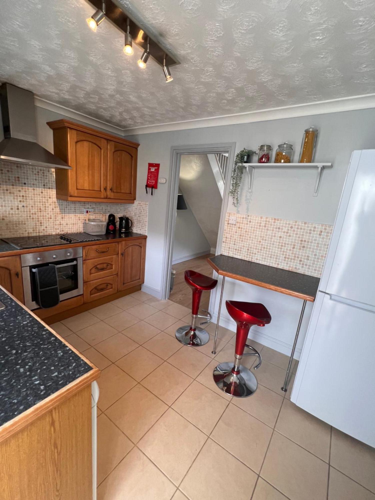 Contractors Or Family House - M1 Nottingham - Ikea Retail Park - Catkin Drive - 2 Bed Home With Driveway, Private Garden, Sleeps 4 - Tv'S In All Rooms Giltbrook Ngoại thất bức ảnh
